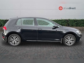 Used Volkswagen Golf 2017 for sale - 76890795: Photo