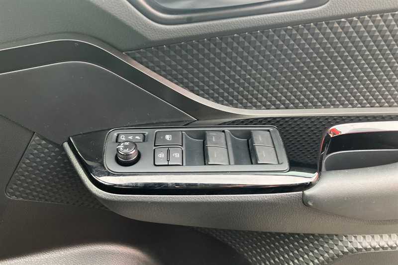 Used Toyota C-HR 2023 for sale - 76329419: Photo 16