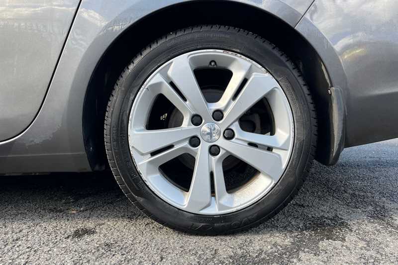 Used Peugeot 308 2018 for sale - 76955861: Photo 11