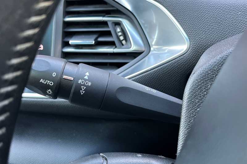 Used Peugeot 308 2018 for sale - 76955861: Photo 40