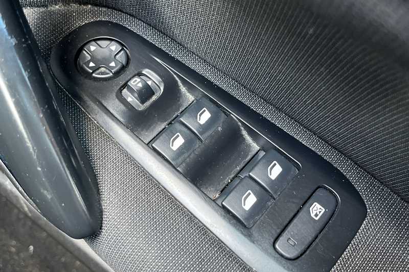 Used Peugeot 308 2018 for sale - 76938762: Photo 16