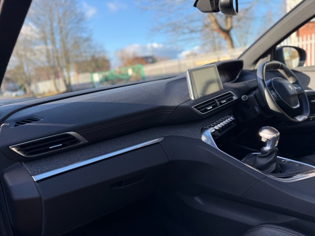 Used Peugeot 3008 2018 for sale - 76758642: Photo 14