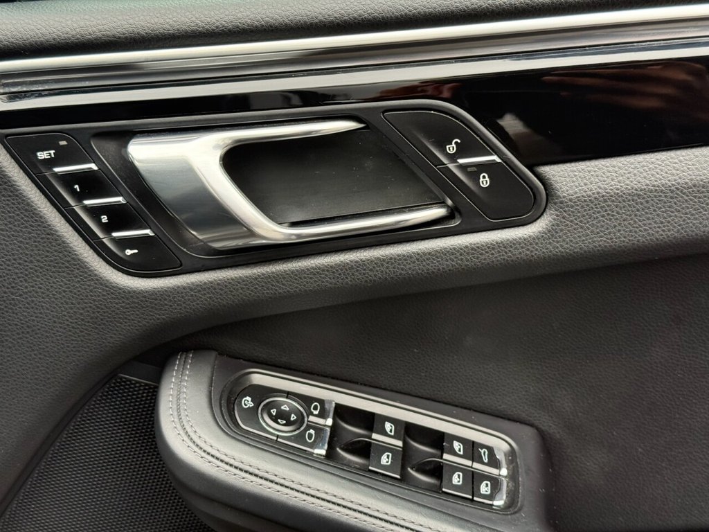 Used Porsche Macan 2015 for sale - 76279768: Photo 15