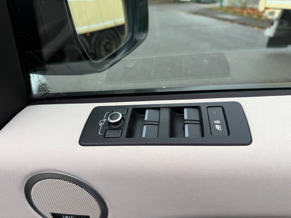 Used Land Rover Discovery 2017 for sale - 76547086: Photo 12