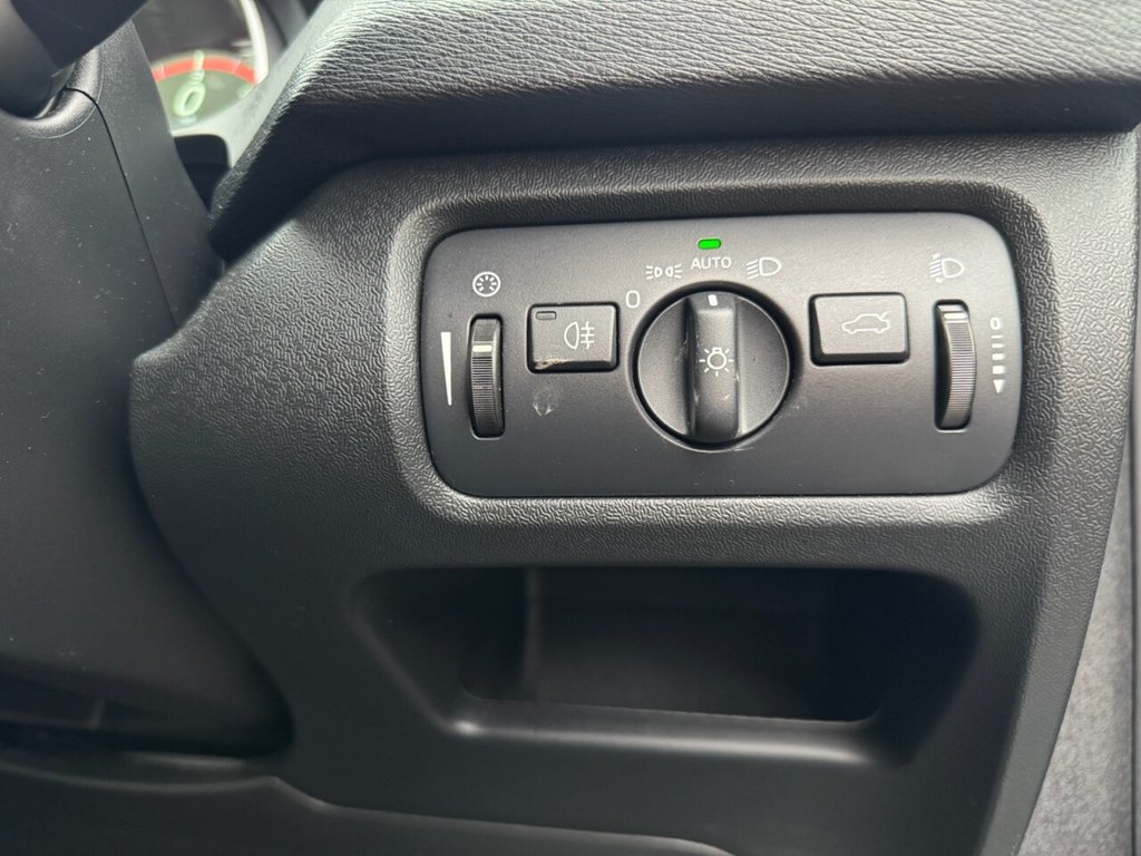 Used Volvo V40 2015 for sale - 77408674: Photo 14