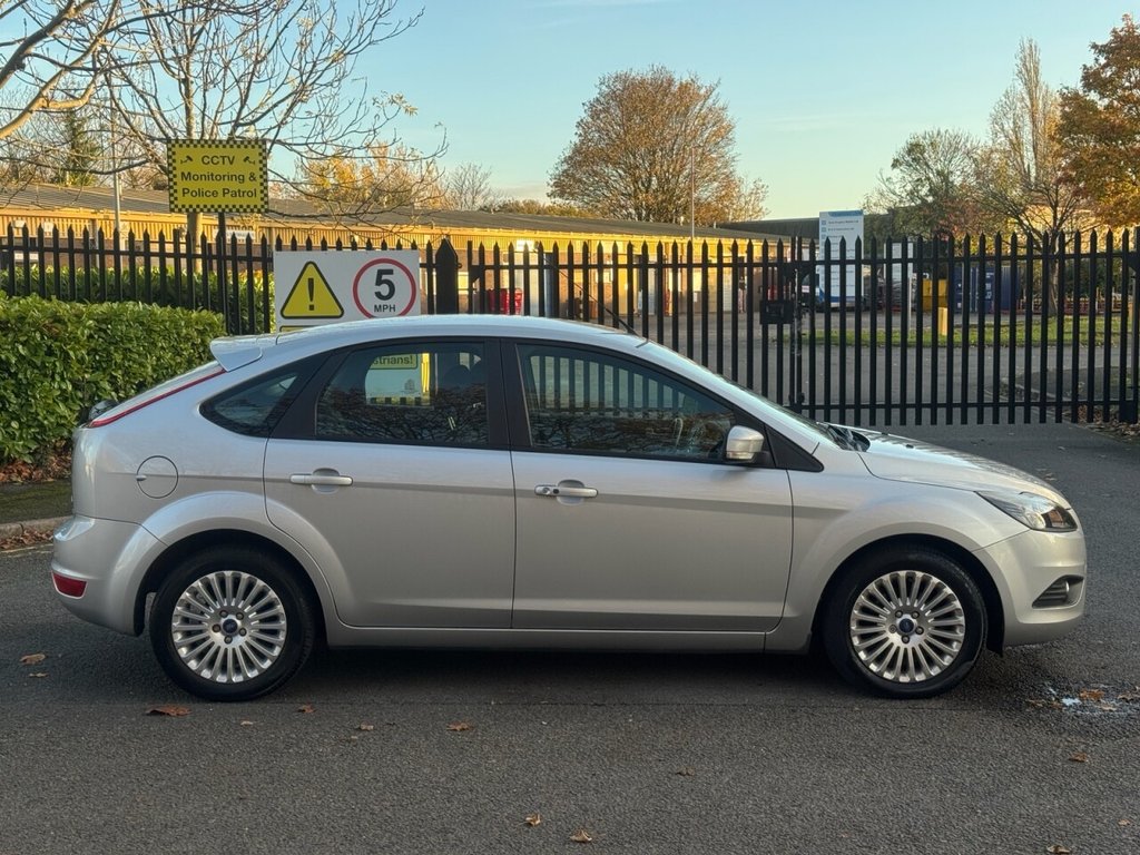 Used Ford Focus 2011 for sale - 76447076: Photo 2