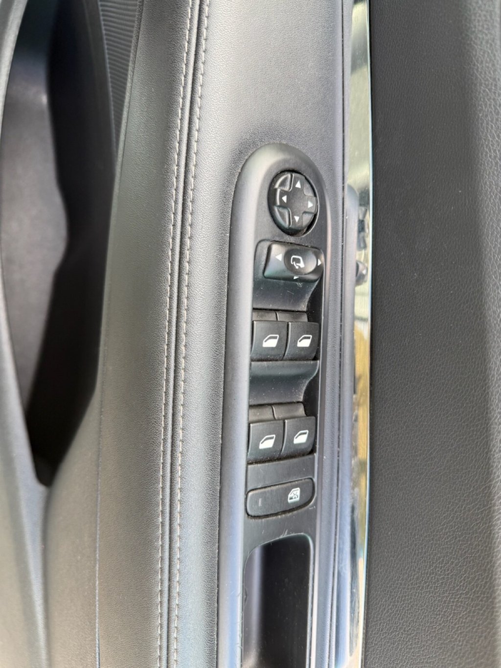 Used Peugeot 3008 2015 for sale - 77708731: Photo 24