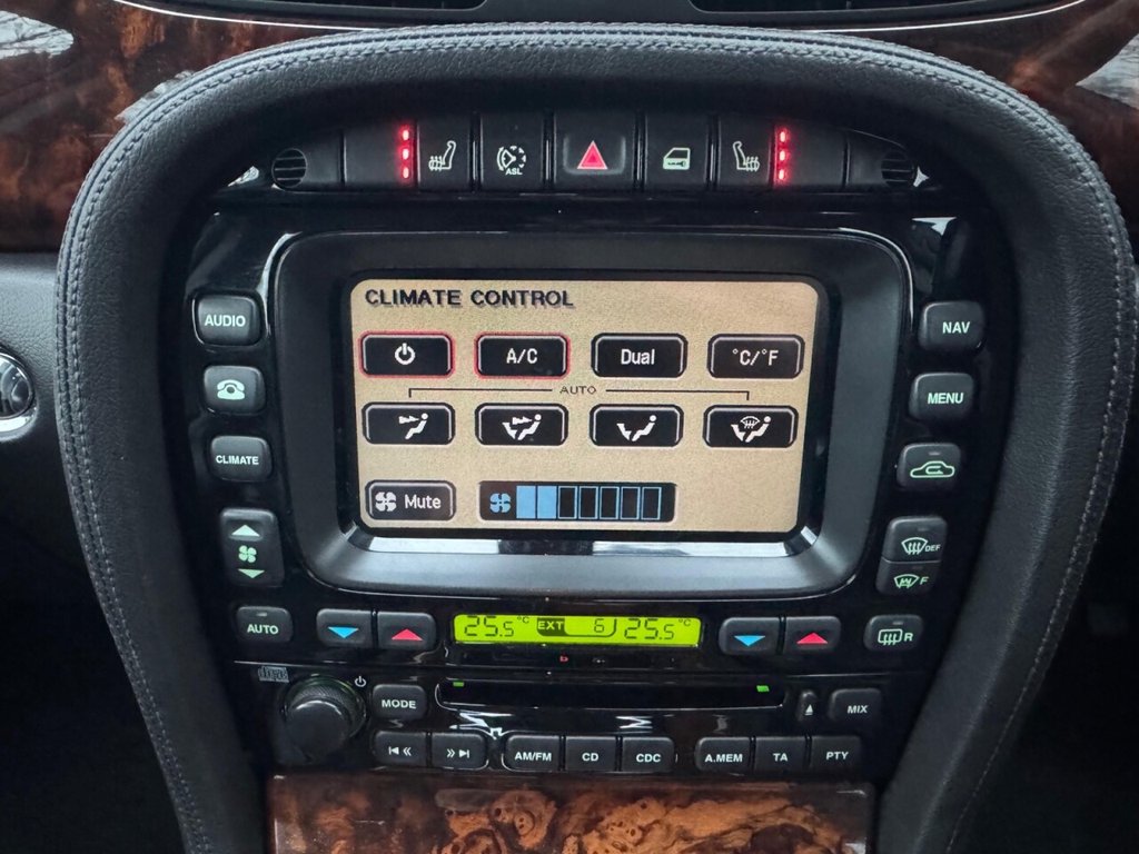 Used Jaguar XJ 2005 for sale - 77470293: Photo 27