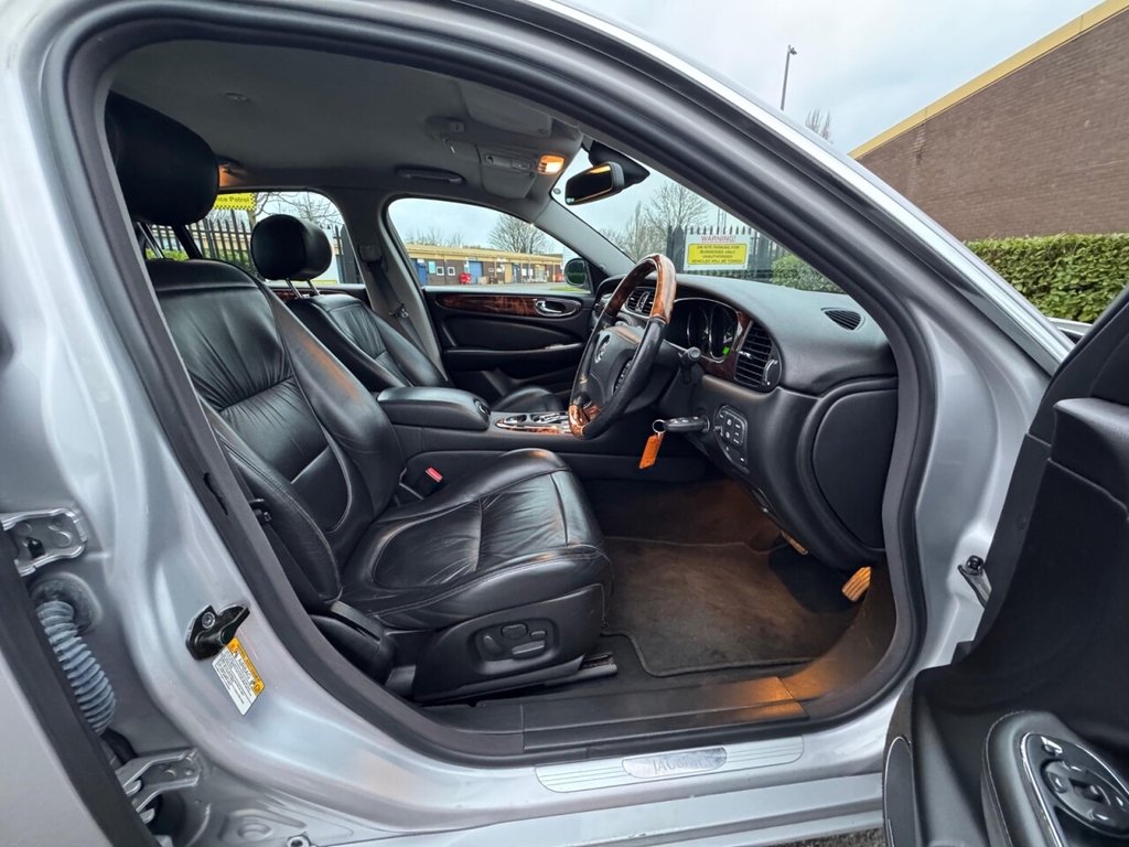 Used Jaguar XJ 2005 for sale - 77470293: Photo 9