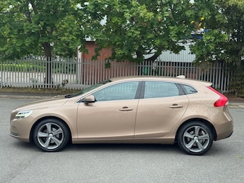 Used Volvo V40 2016 for sale - 75264460: Photo