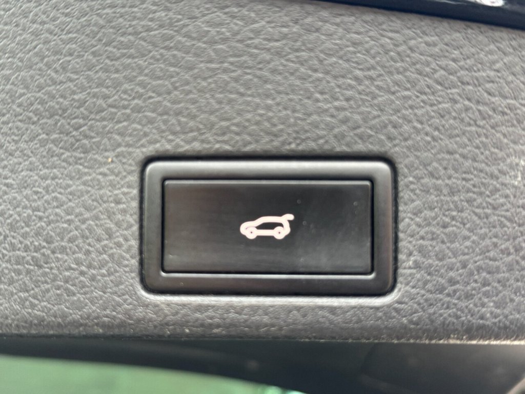 Used Volkswagen Touareg 2011 for sale - 77394680: Photo 29