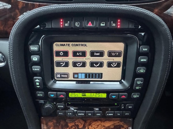 Used Jaguar XJ 2005 for sale - 73673649: Photo 27