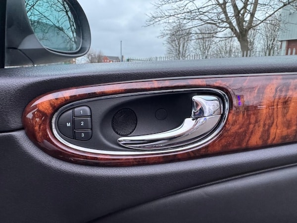 Used Jaguar XJ 2005 for sale - 73673649: Photo 28