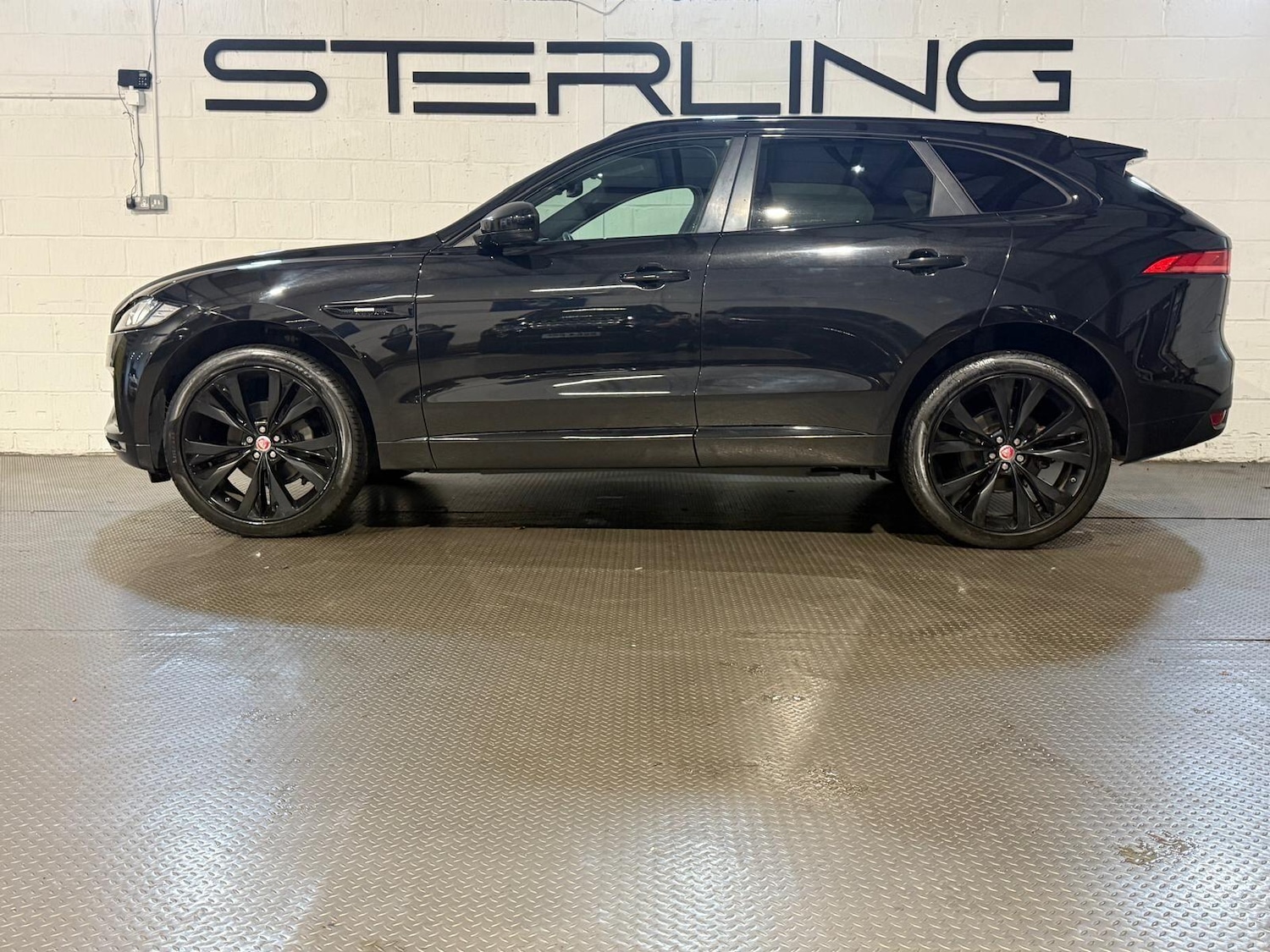 Used Jaguar F-Pace 2017 for sale - 77304915: Photo 12