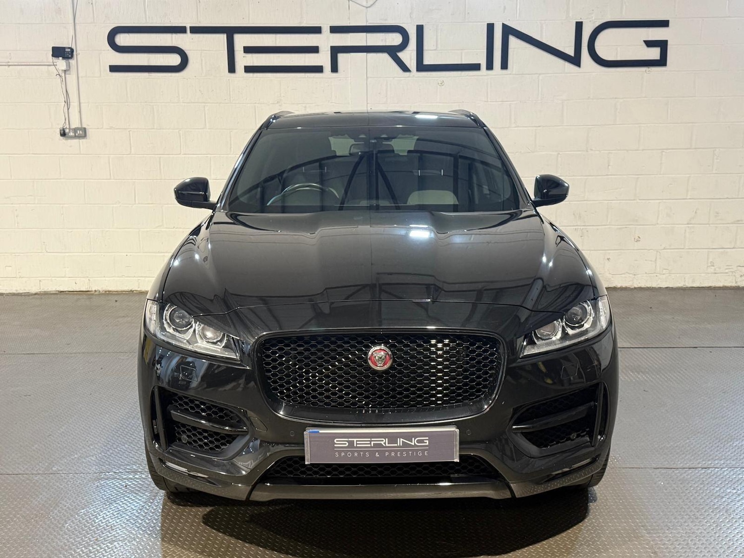 Used Jaguar F-Pace 2017 for sale - 77304915: Photo 4
