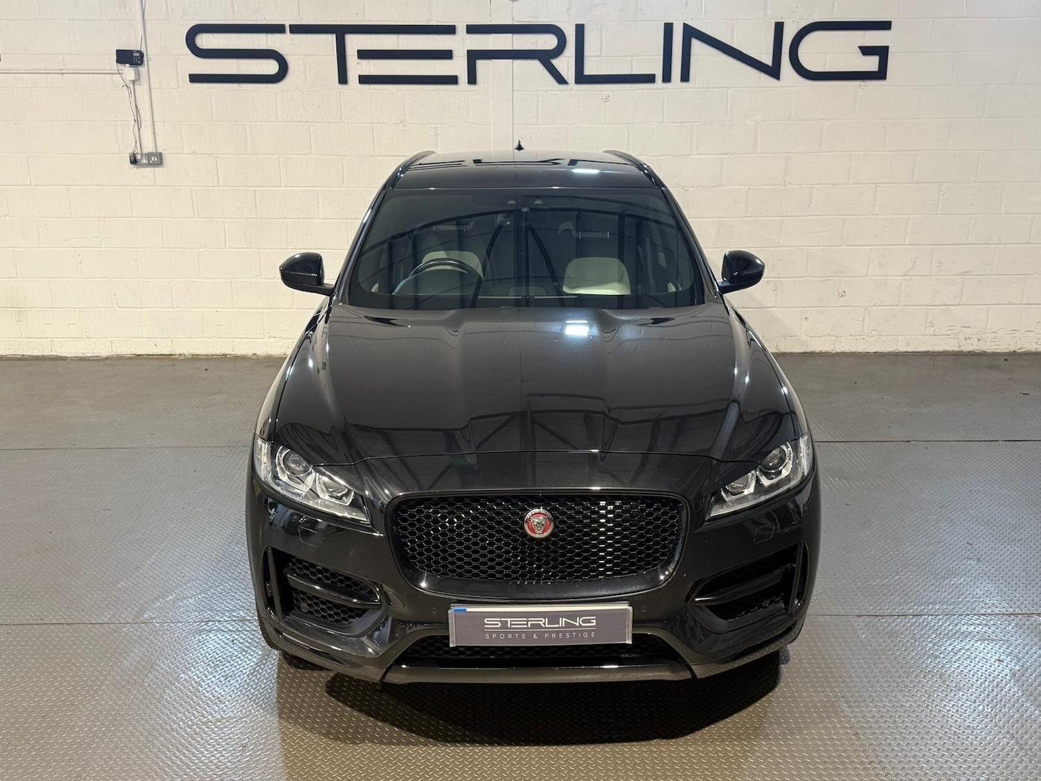 Used Jaguar F-Pace 2017 for sale - 77304915: Photo 6