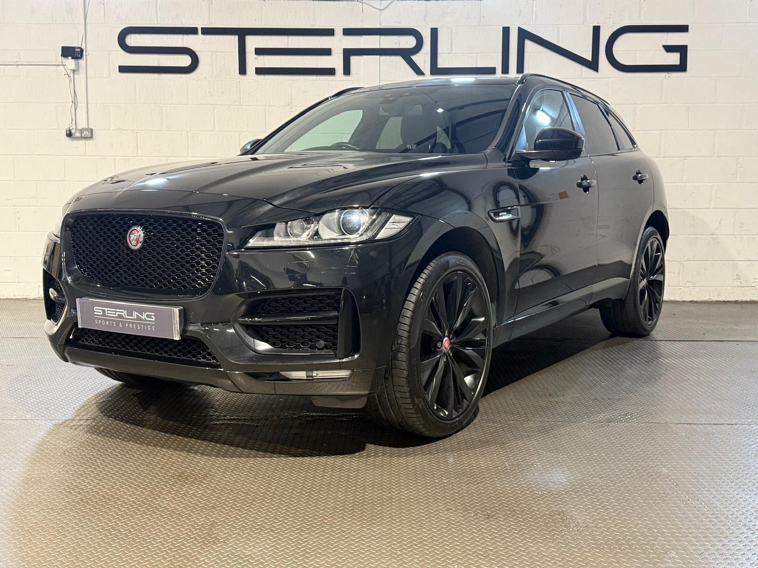 Used Jaguar F-Pace for sale - 77190565: Photo 2