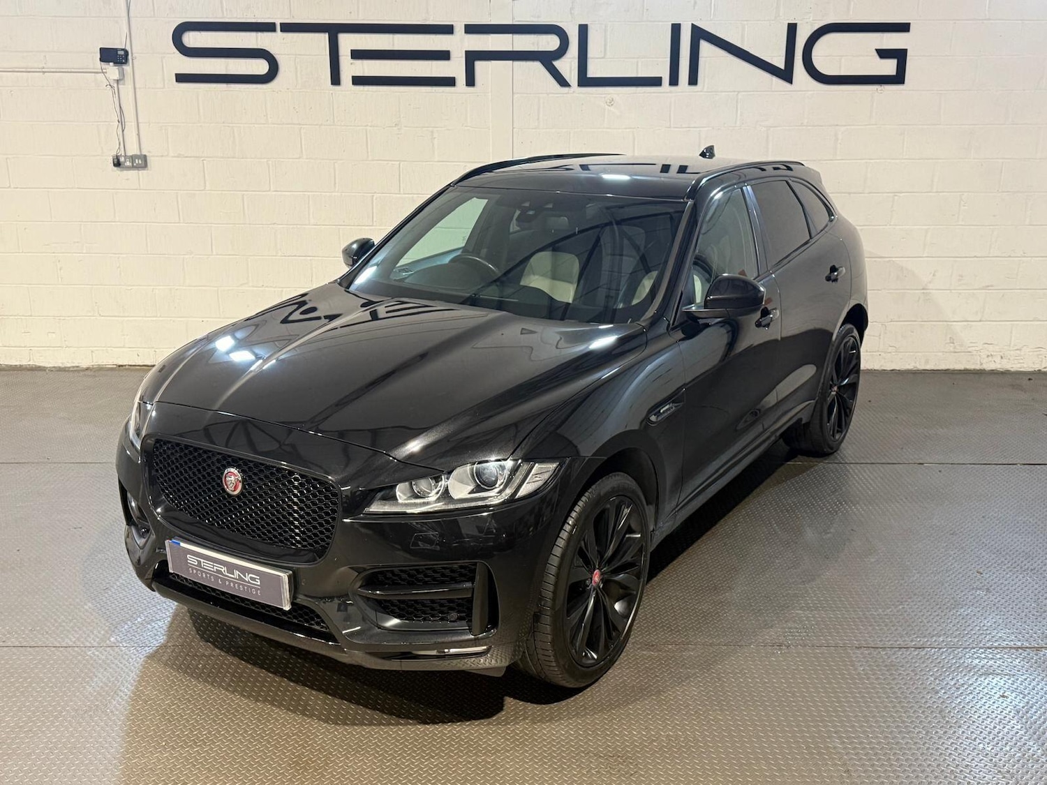 Used Jaguar F-Pace for sale - 77190565: Photo 3