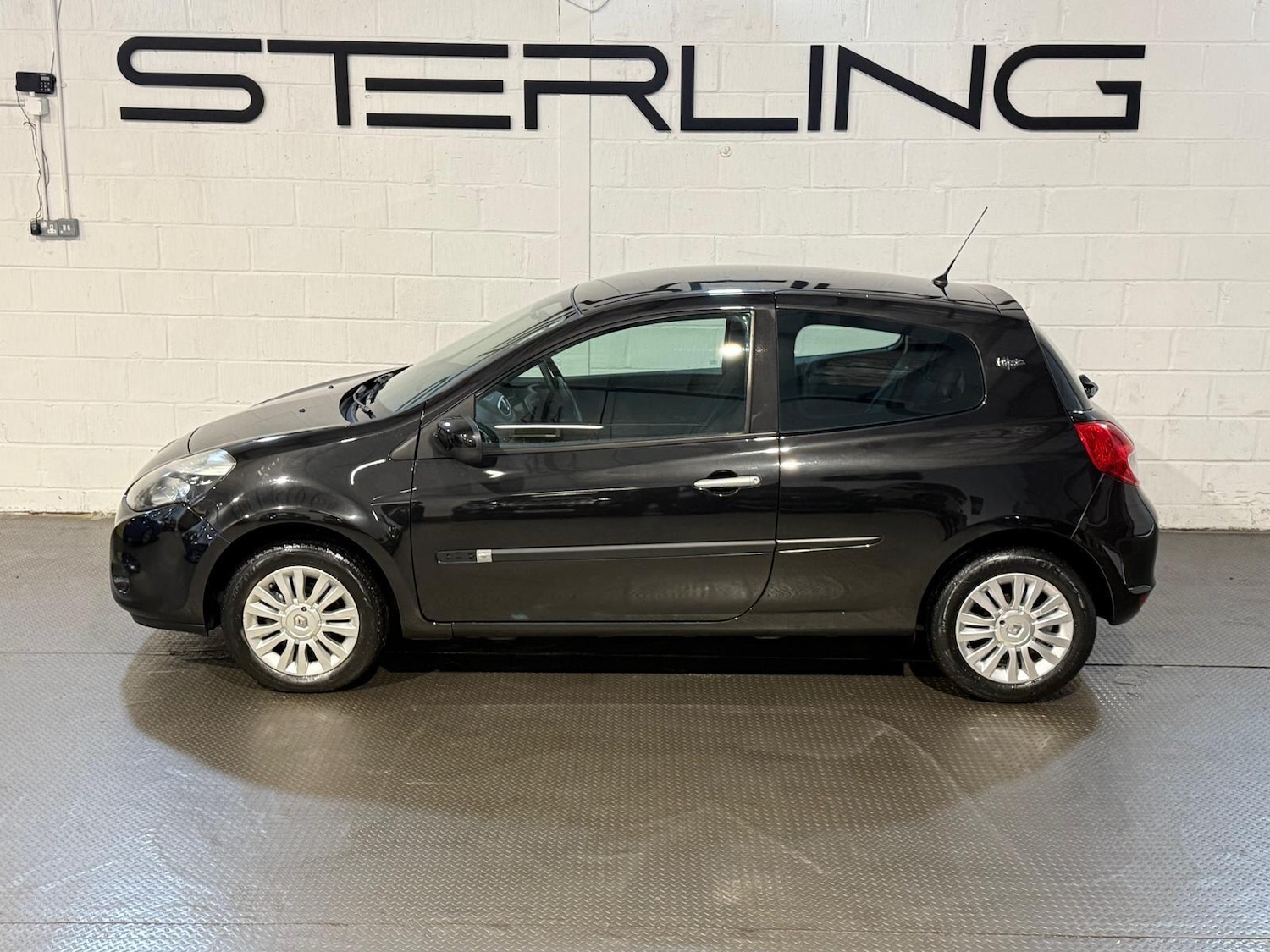 Used Renault Clio for sale - 77190384: Photo 15