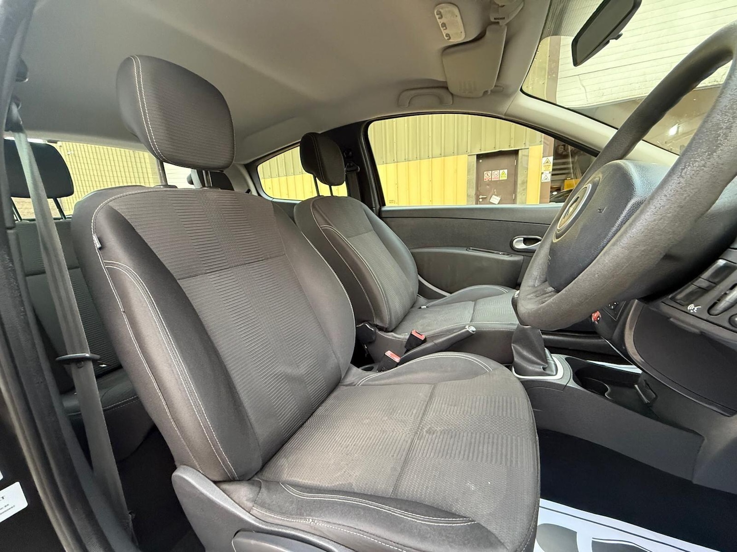 Used Renault Clio for sale - 77190384: Photo 28