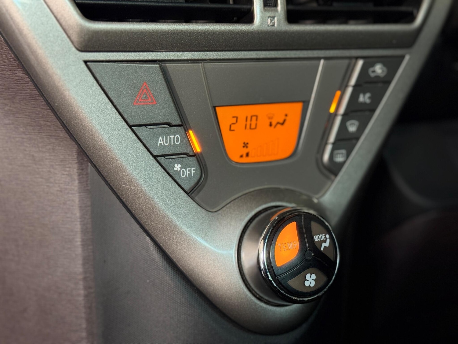 Used Toyota IQ 2011 for sale - 76742393: Photo 40