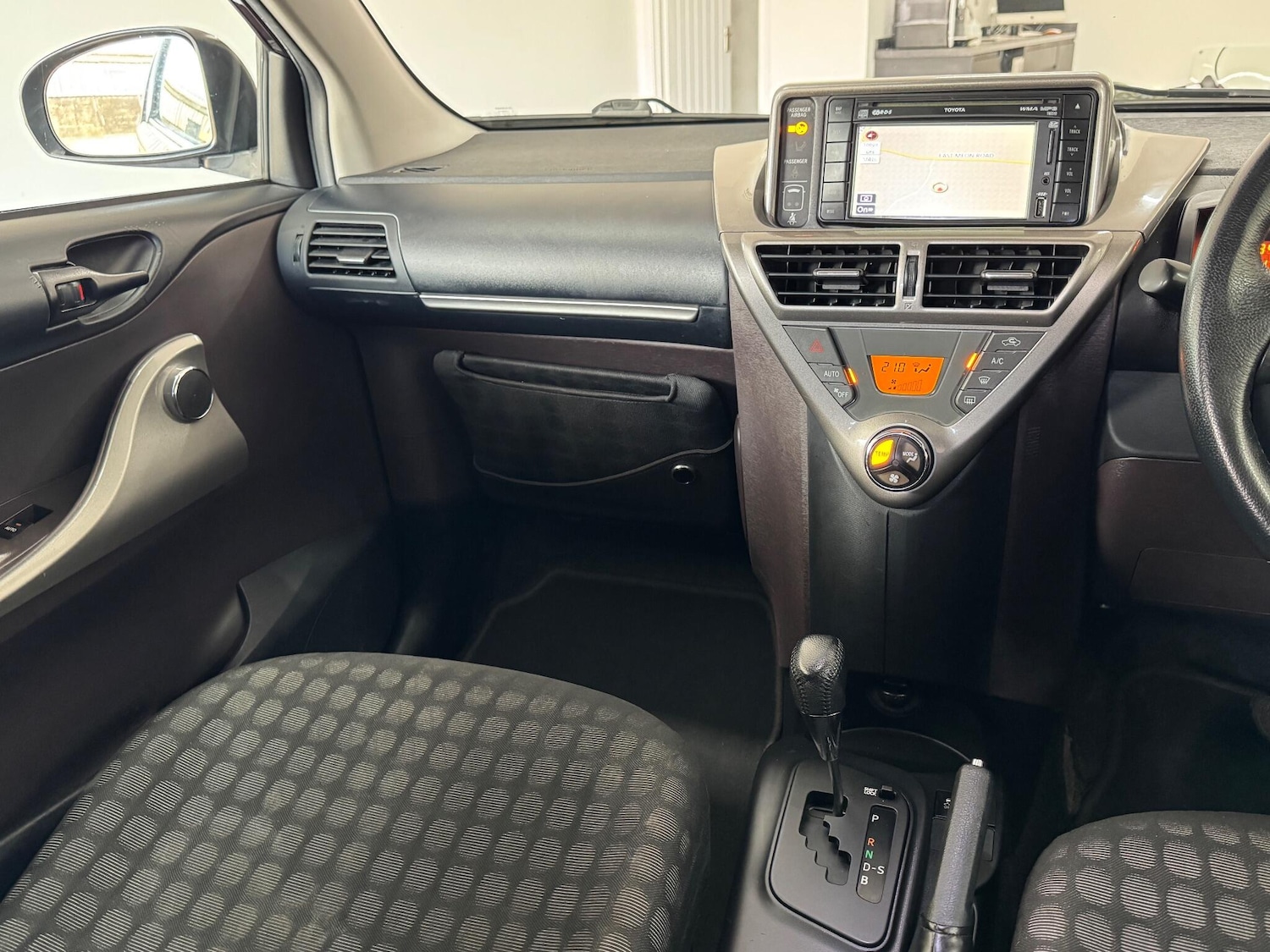 Used Toyota IQ 2011 for sale - 76742393: Photo 74