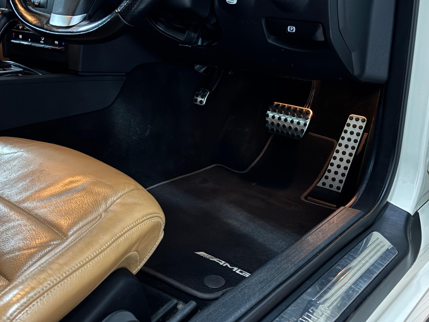 Used Mercedes-Benz E Class 2010 for sale - 76991115: Photo 18