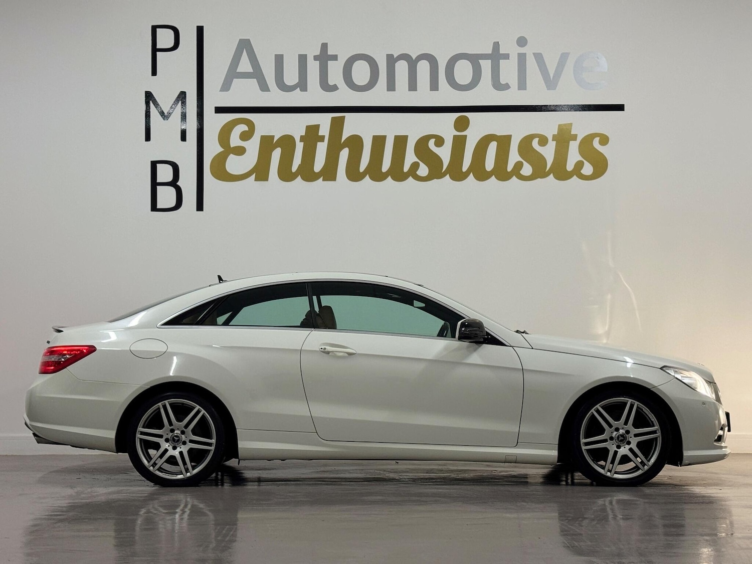 Used Mercedes-Benz E Class 2010 for sale - 76991115: Photo 40