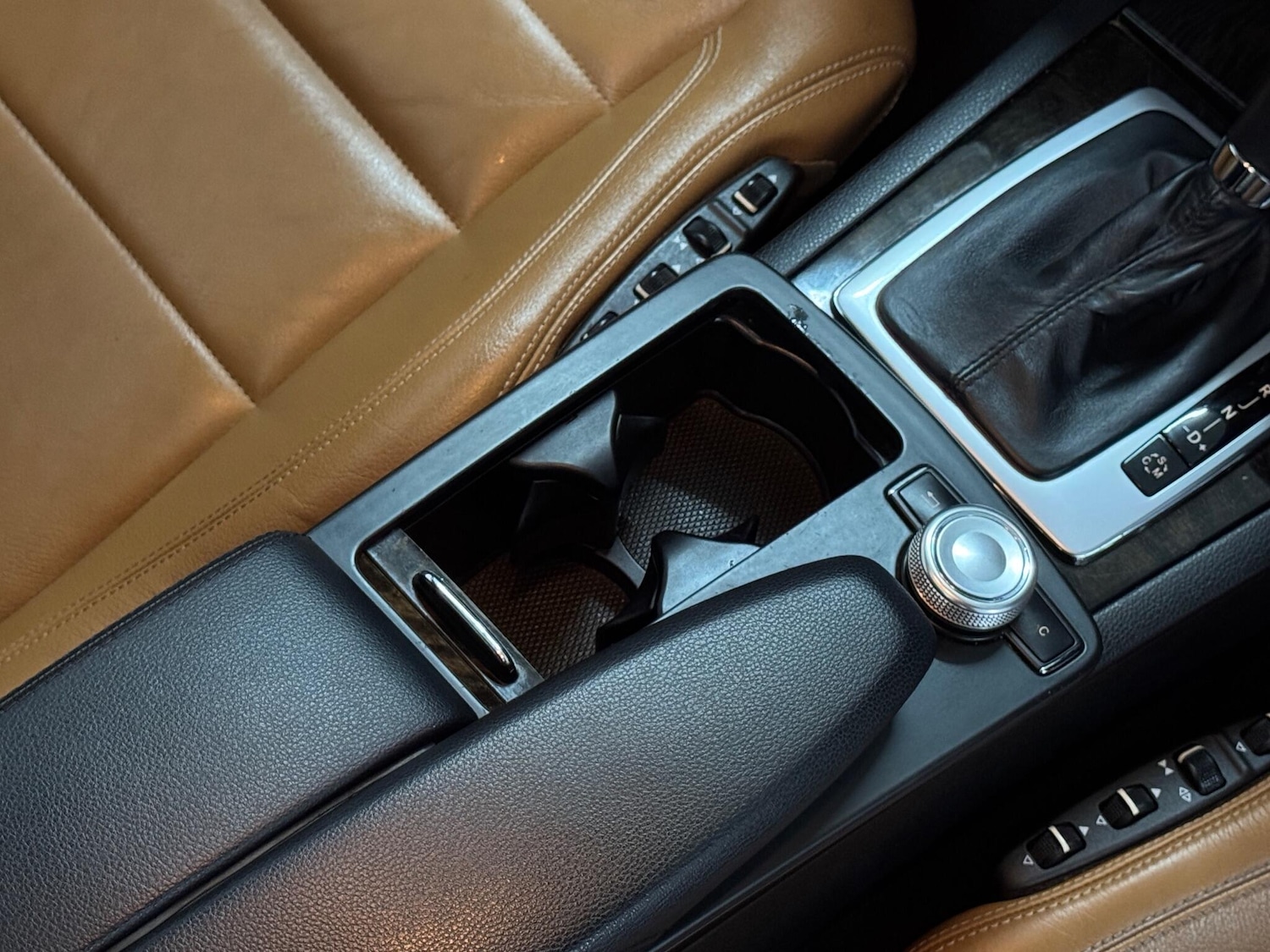 Used Mercedes-Benz E Class 2010 for sale - 76991115: Photo 77