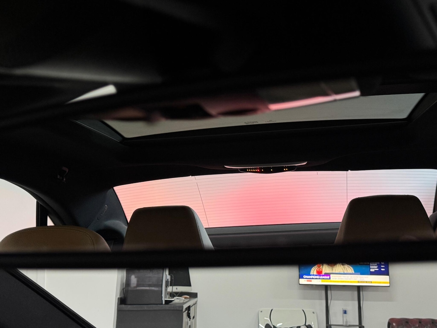 Used Mercedes-Benz E Class 2010 for sale - 76991115: Photo 96