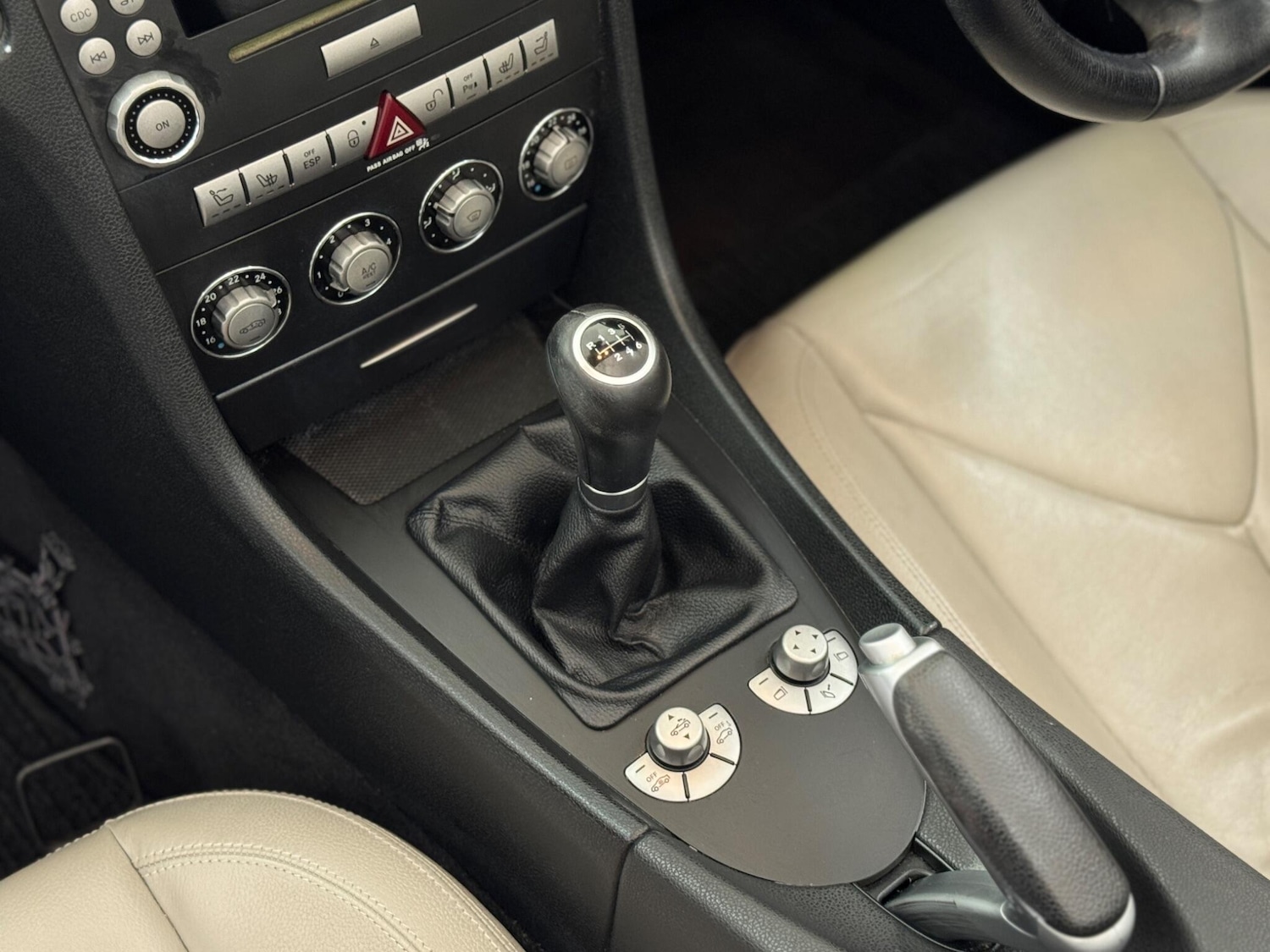 Used Mercedes-Benz SLK 2006 for sale - 76398476: Photo 30