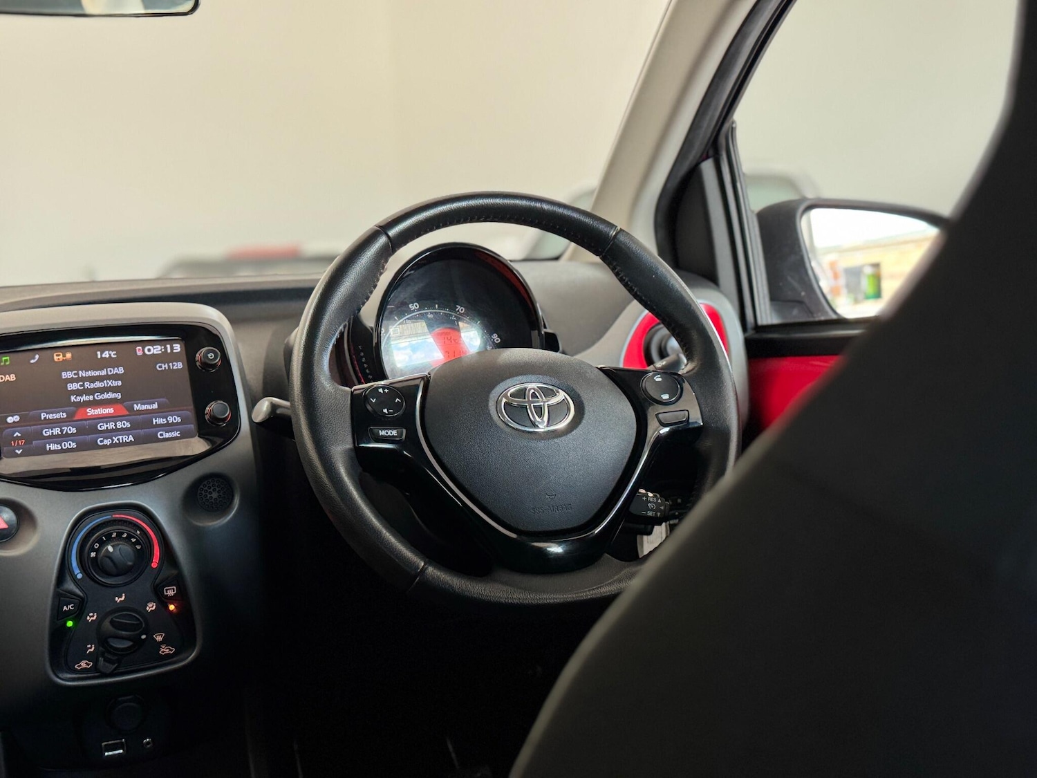 Used Toyota AYGO 2019 for sale - 76398936: Photo 2