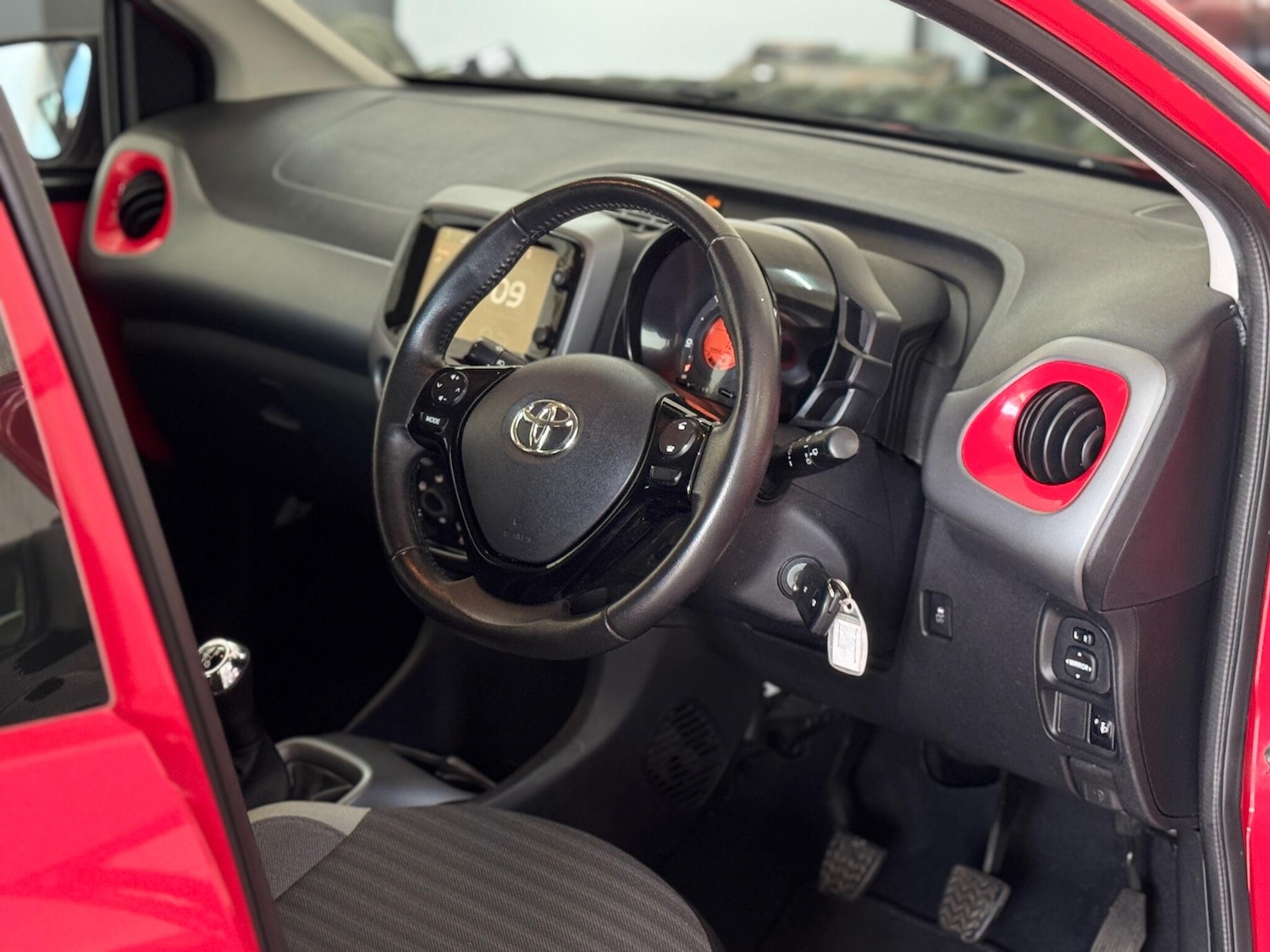 Used Toyota AYGO 2019 for sale - 76398936: Photo 30