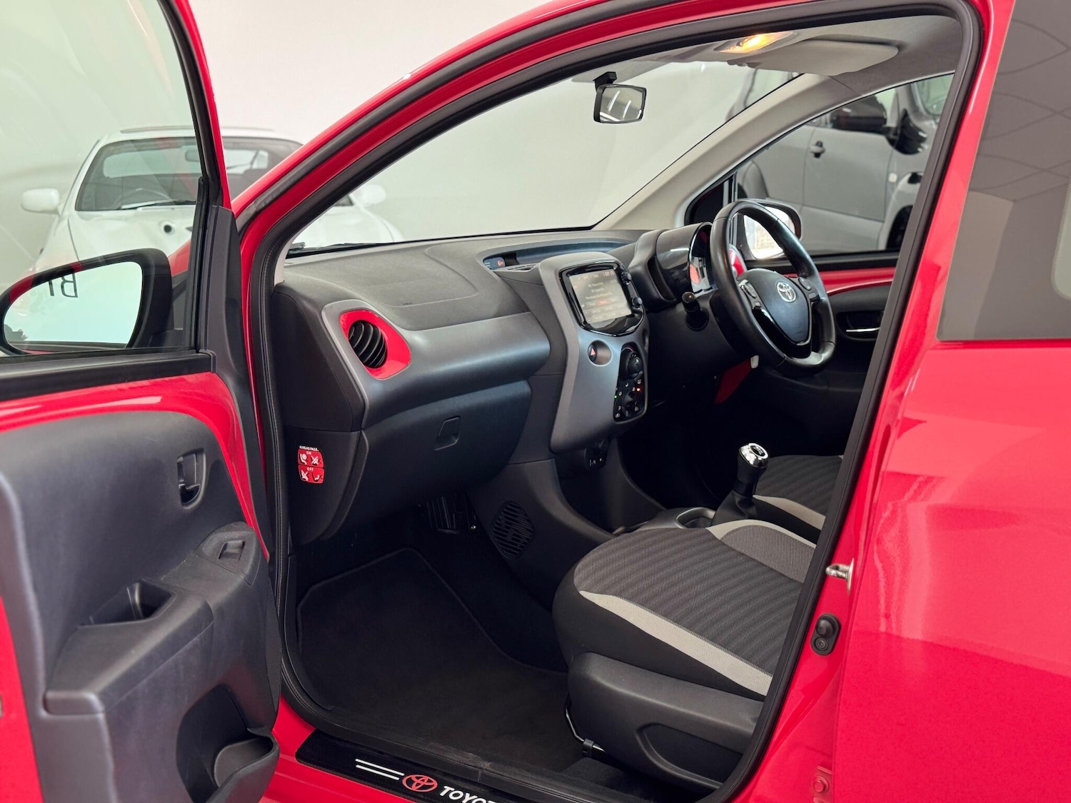 Used Toyota AYGO 2019 for sale - 76398936: Photo 8