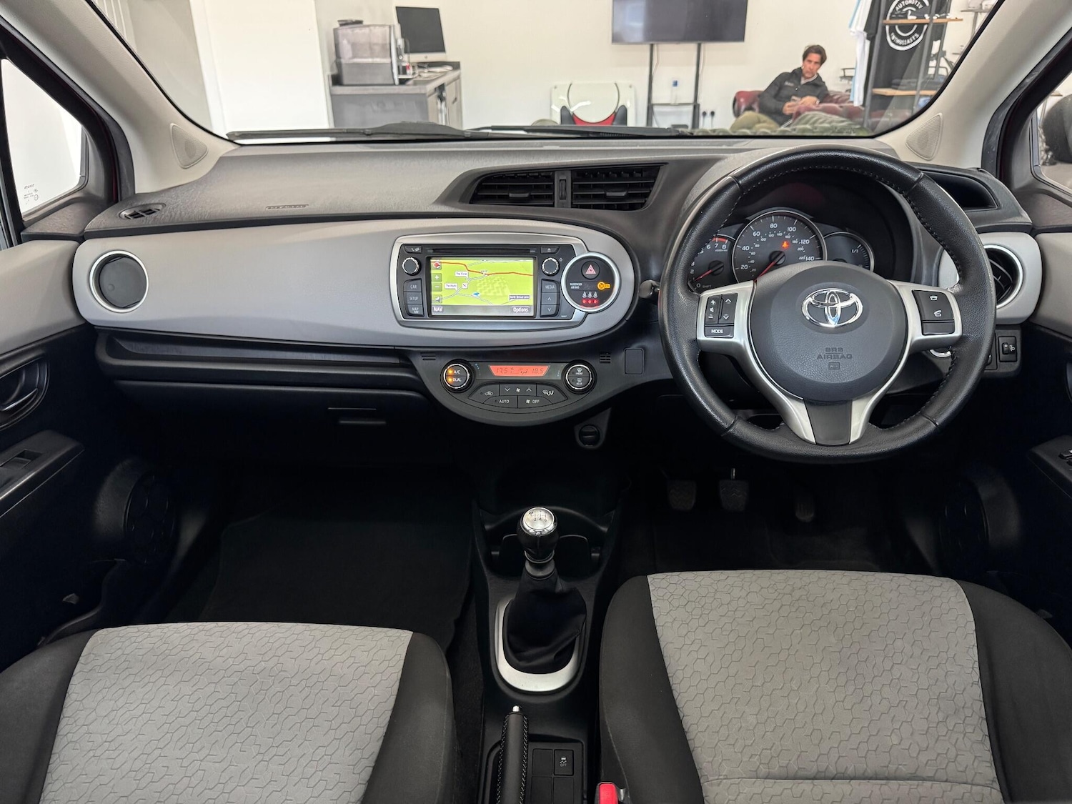 Used Toyota Yaris 2012 for sale - 76561083: Photo 12