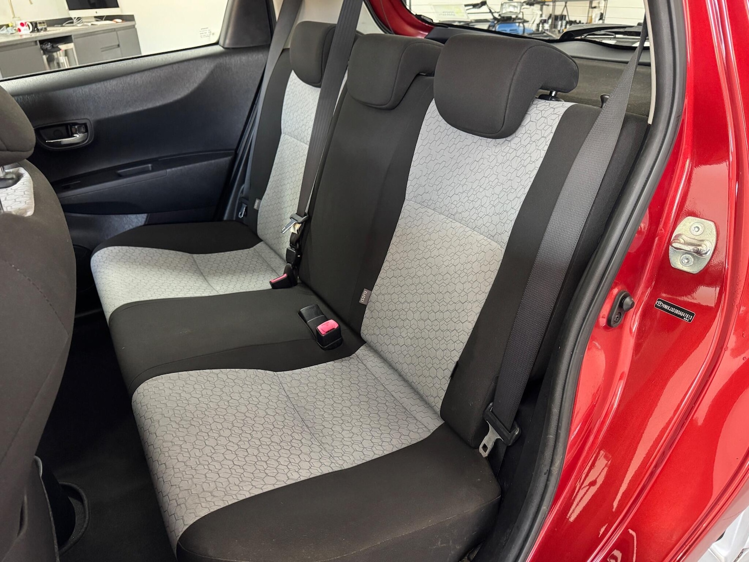 Used Toyota Yaris 2012 for sale - 76561083: Photo 31