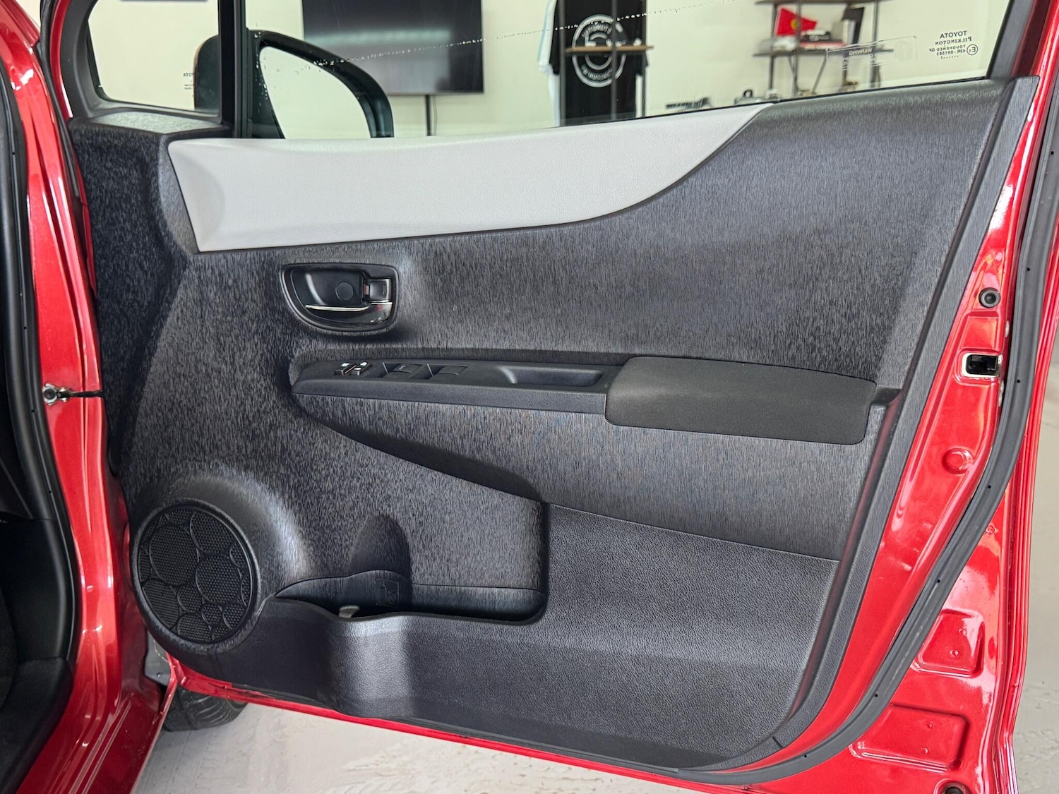 Used Toyota Yaris 2012 for sale - 76561083: Photo 39