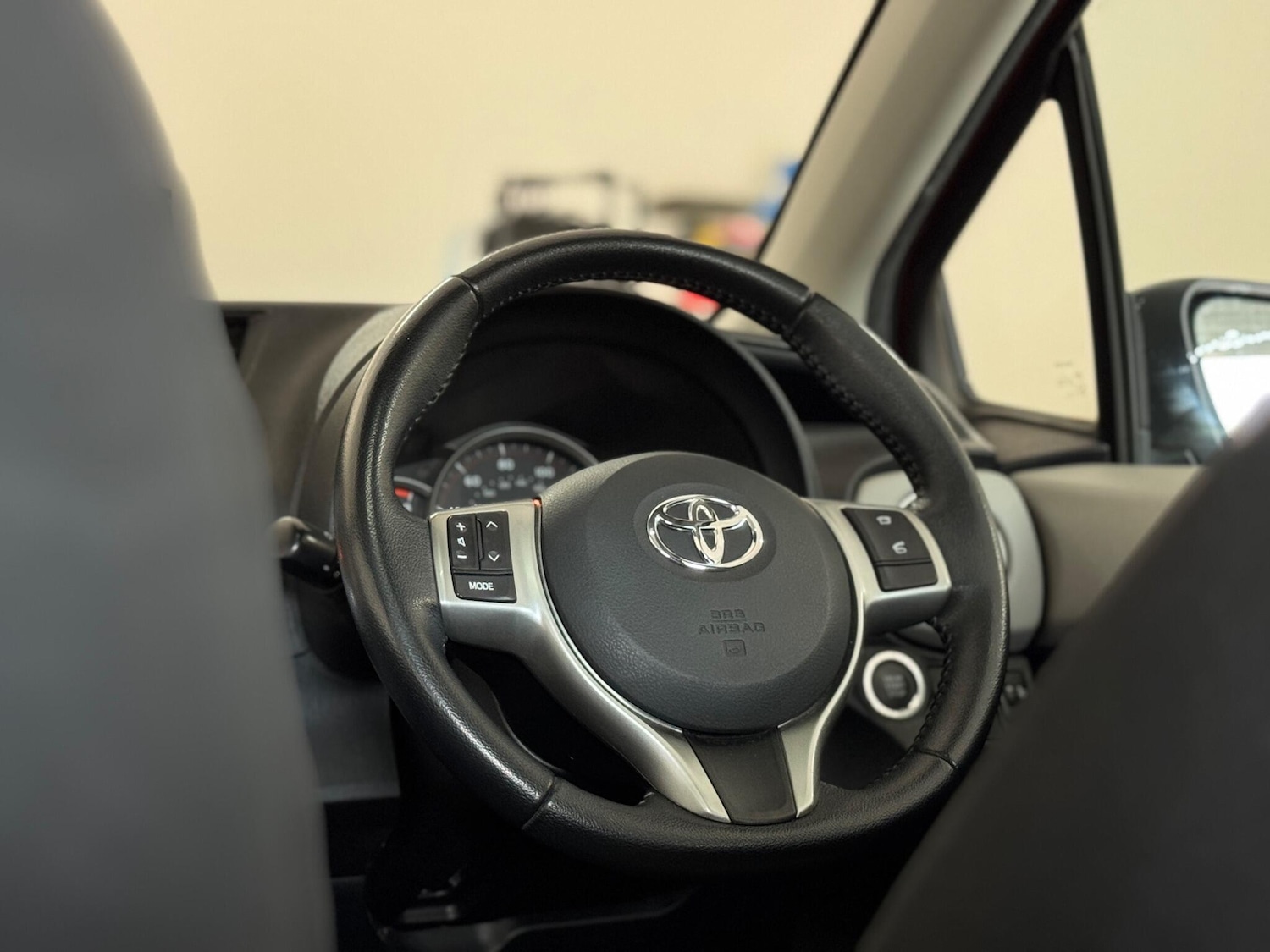 Used Toyota Yaris 2012 for sale - 76561083: Photo 4