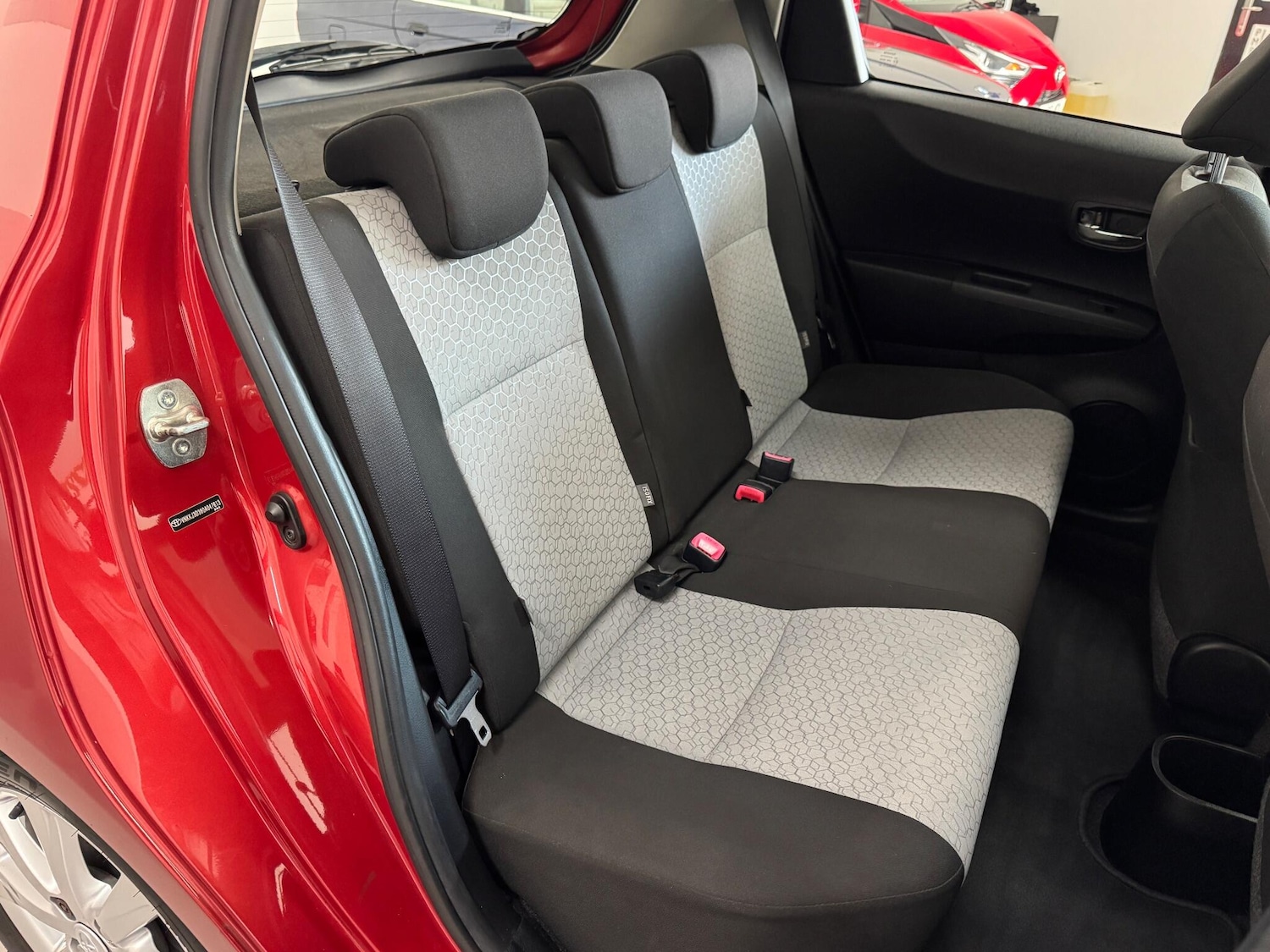 Used Toyota Yaris 2012 for sale - 76561083: Photo 5