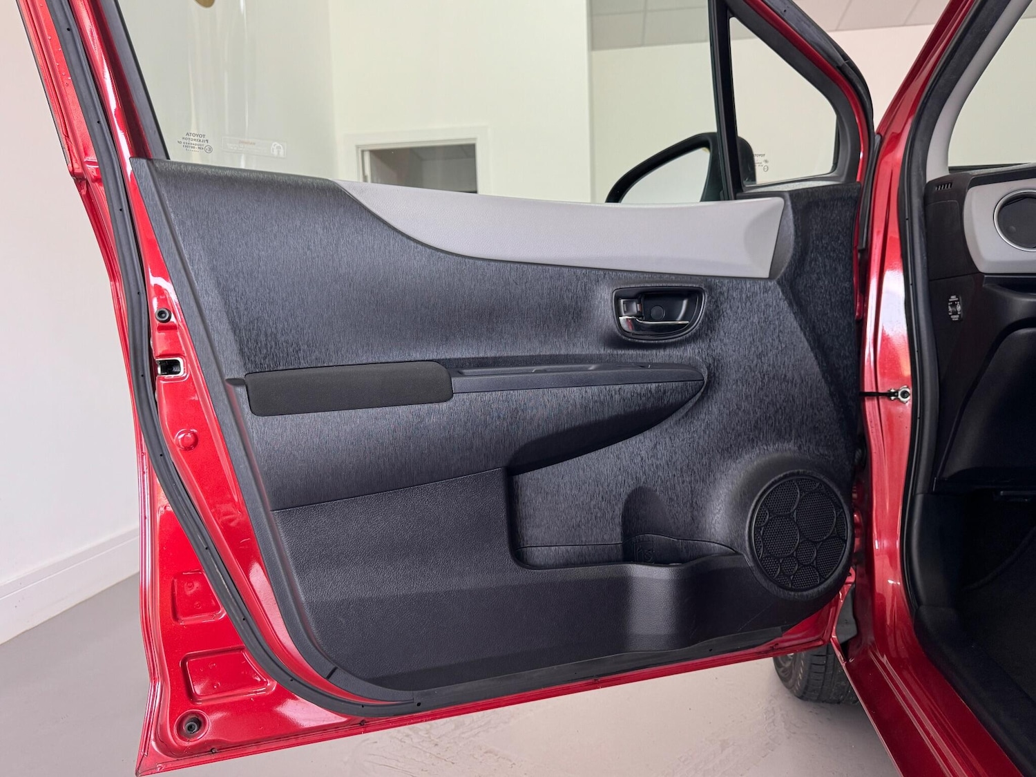 Used Toyota Yaris 2012 for sale - 76561083: Photo 50