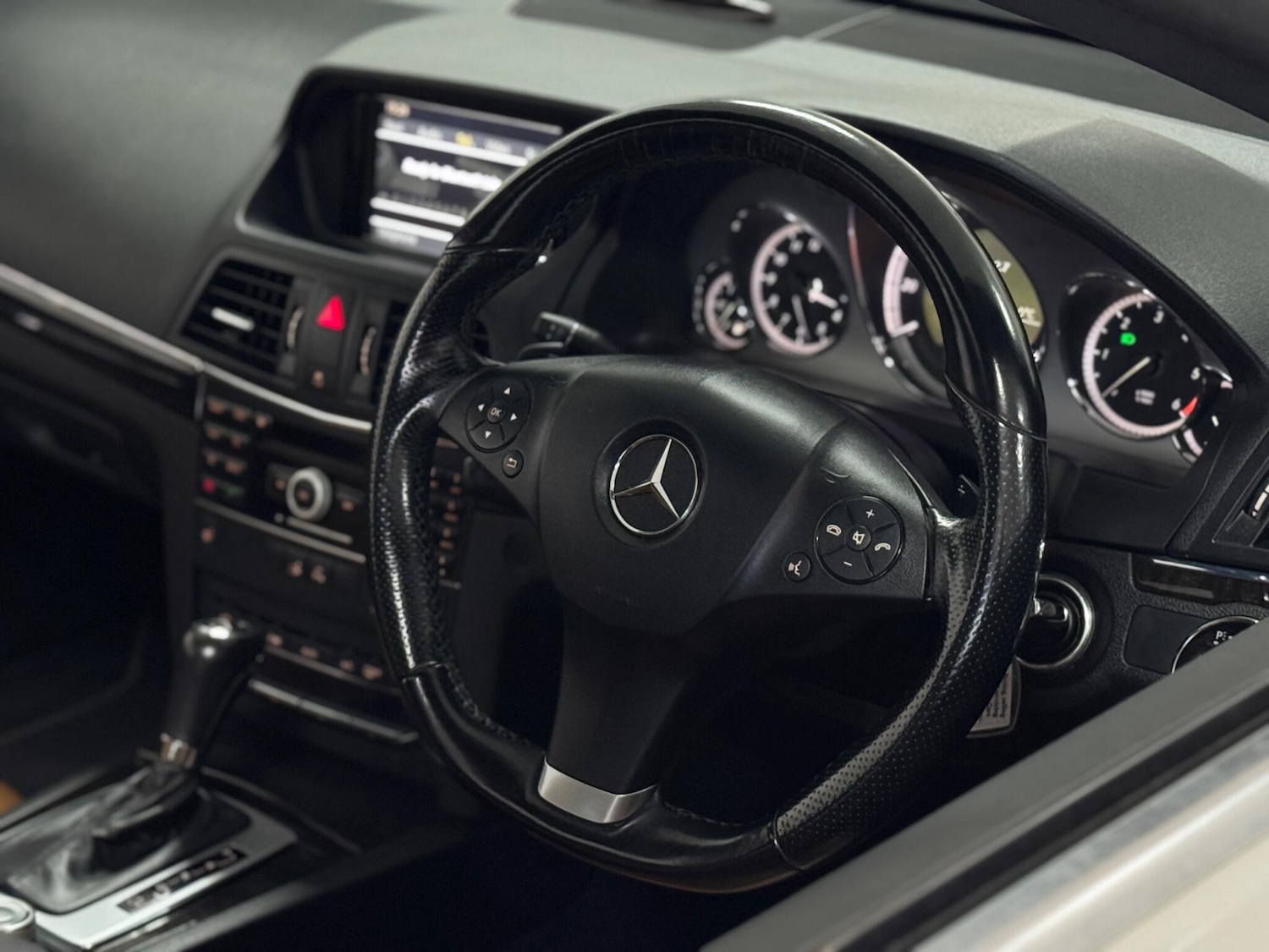 Used Mercedes-Benz E Class 2010 for sale - 76700847: Photo 72