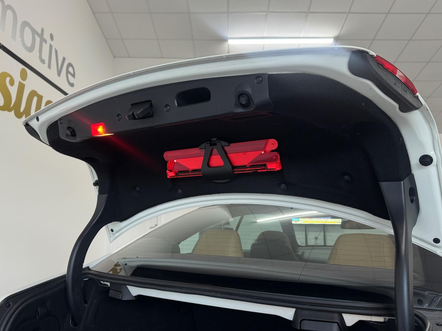 Used Mercedes-Benz E Class 2010 for sale - 76700847: Photo 90