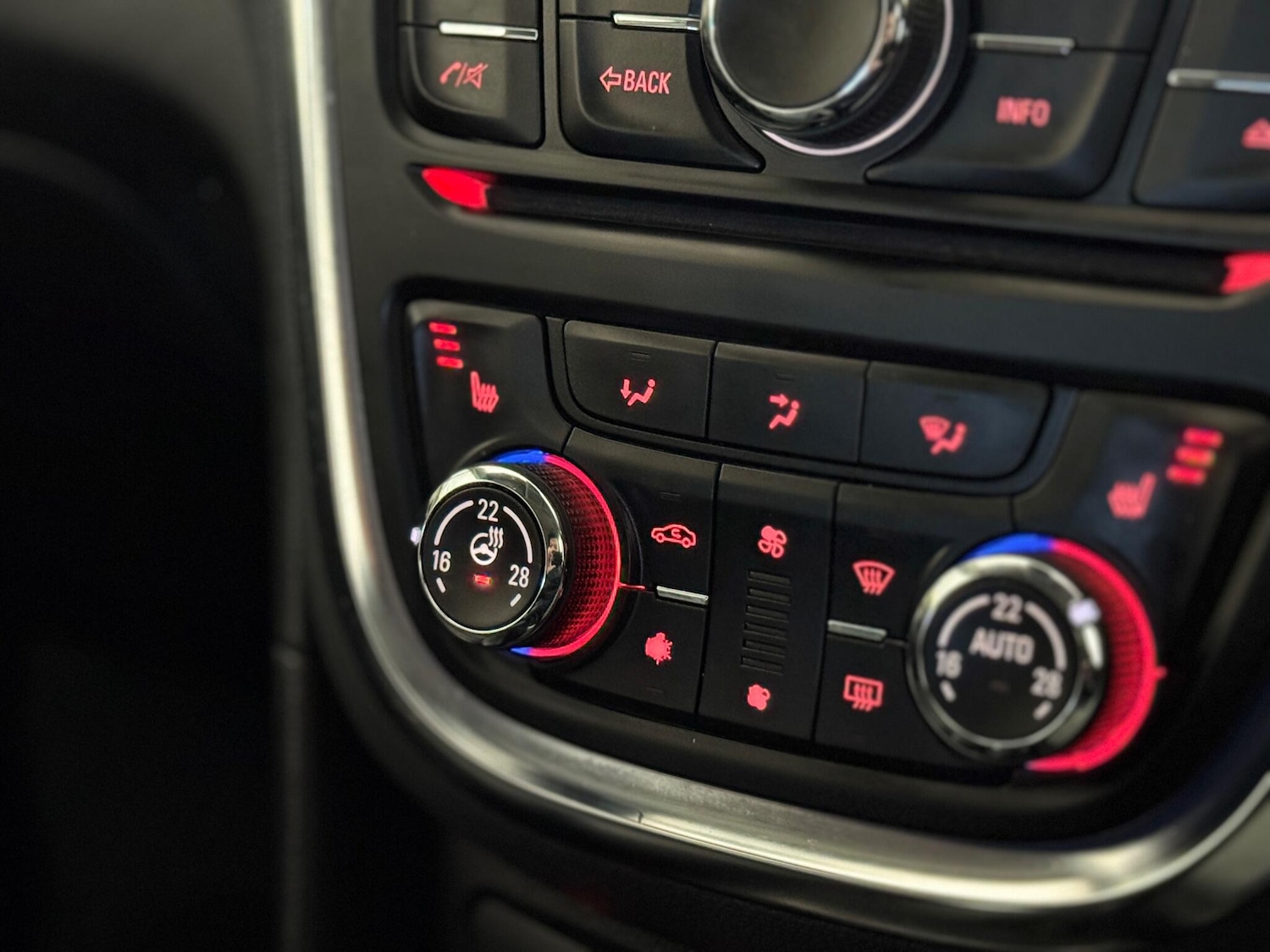 Used Vauxhall Mokka 2015 for sale - 77015305: Photo 17