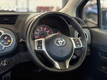 Used Toyota Yaris 2014 for sale - 77073974: Photo