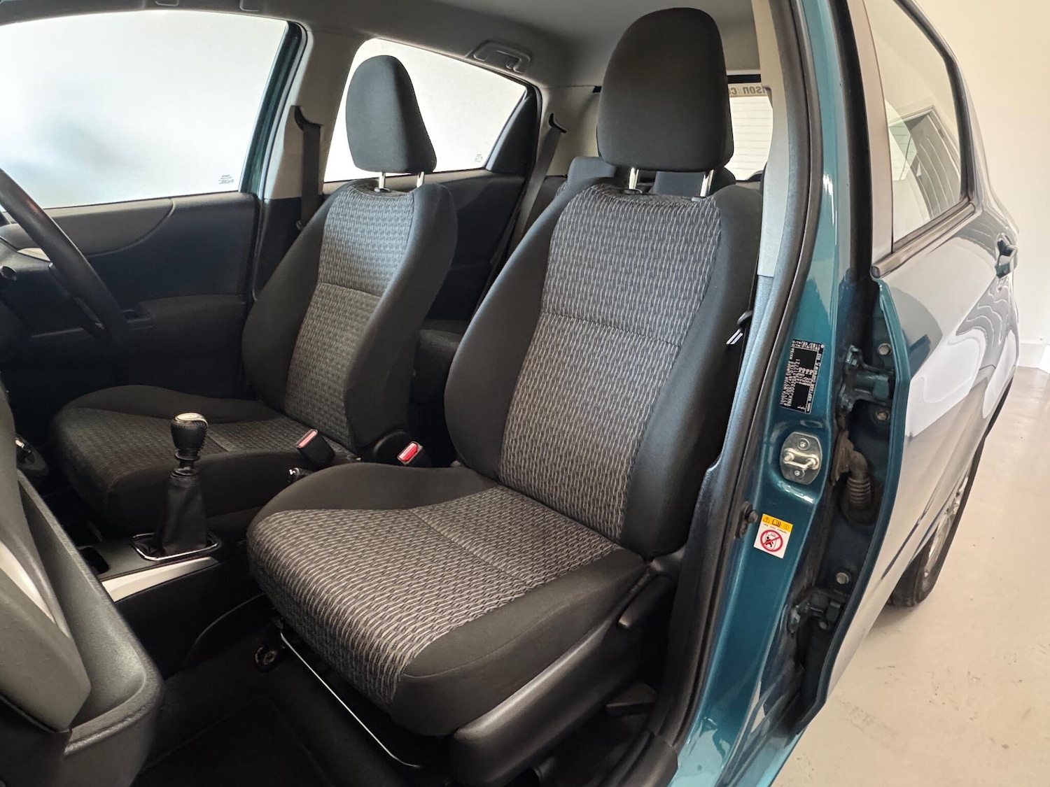 Used Toyota Yaris 2014 for sale - 77073974: Photo 42