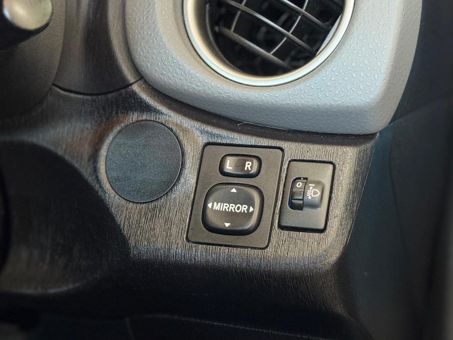 Used Toyota Yaris 2014 for sale - 77073974: Photo 51