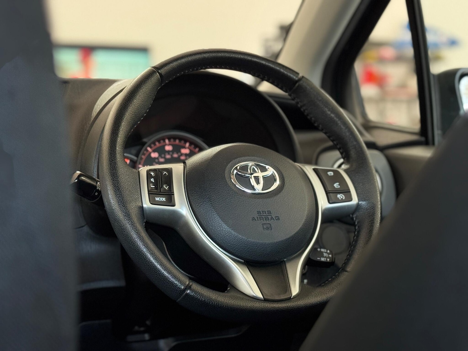 Used Toyota Yaris 2014 for sale - 77073974: Photo 59