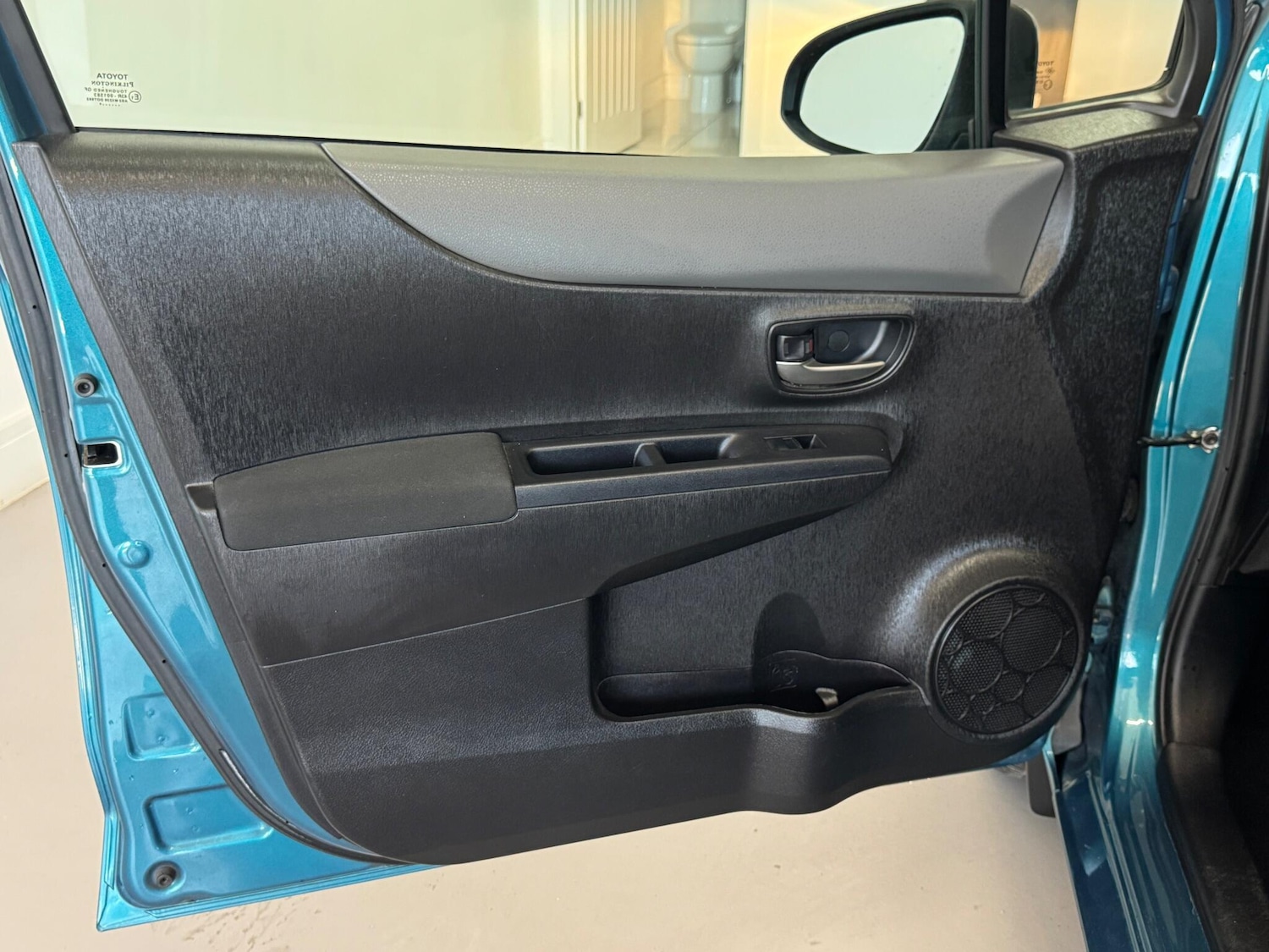 Used Toyota Yaris 2014 for sale - 77073974: Photo 61