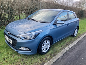 Used Hyundai i20 2018 for sale - 77271438: Photo