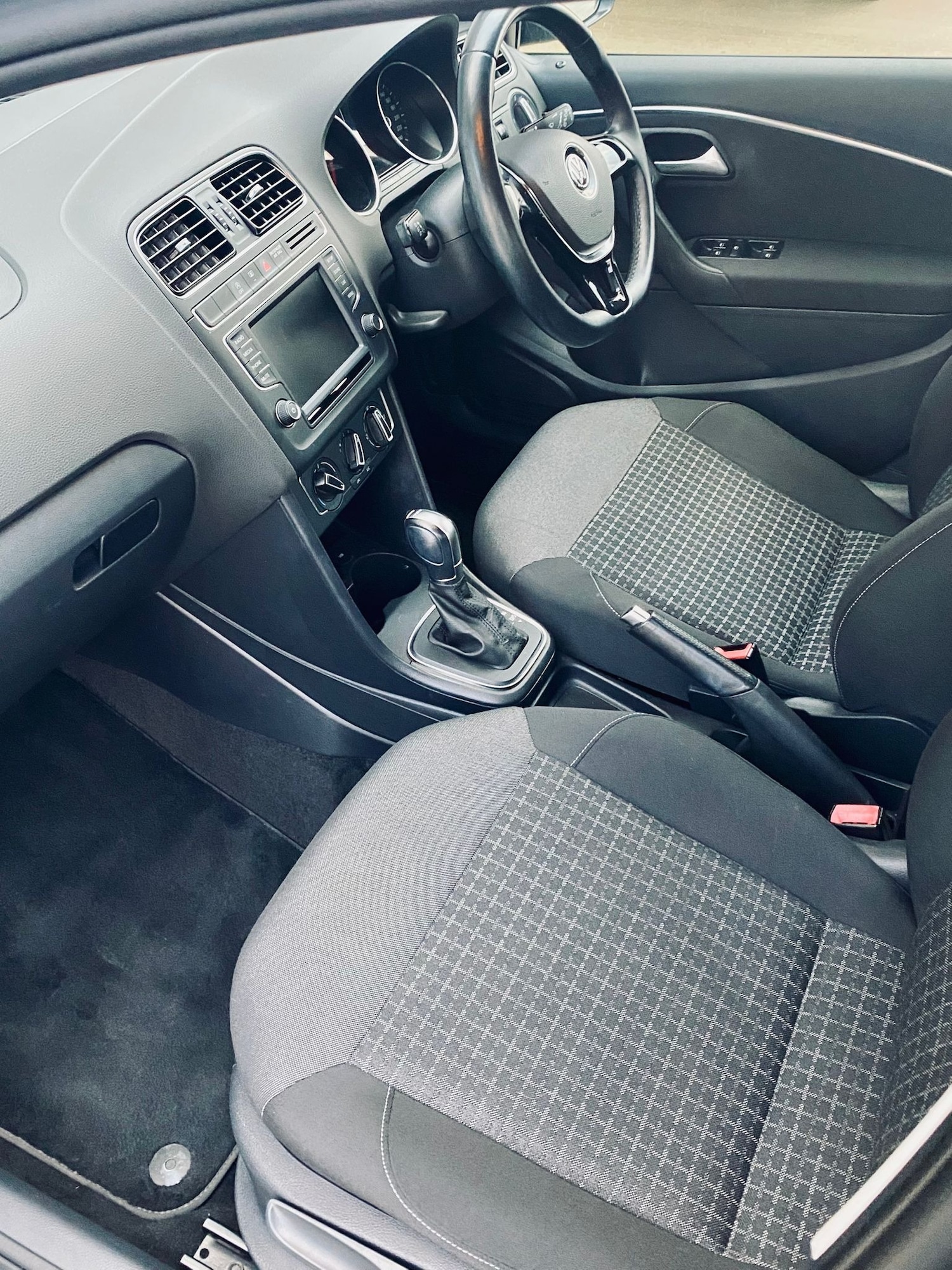 Used Volkswagen Polo 2015 for sale - 76886072: Photo 14